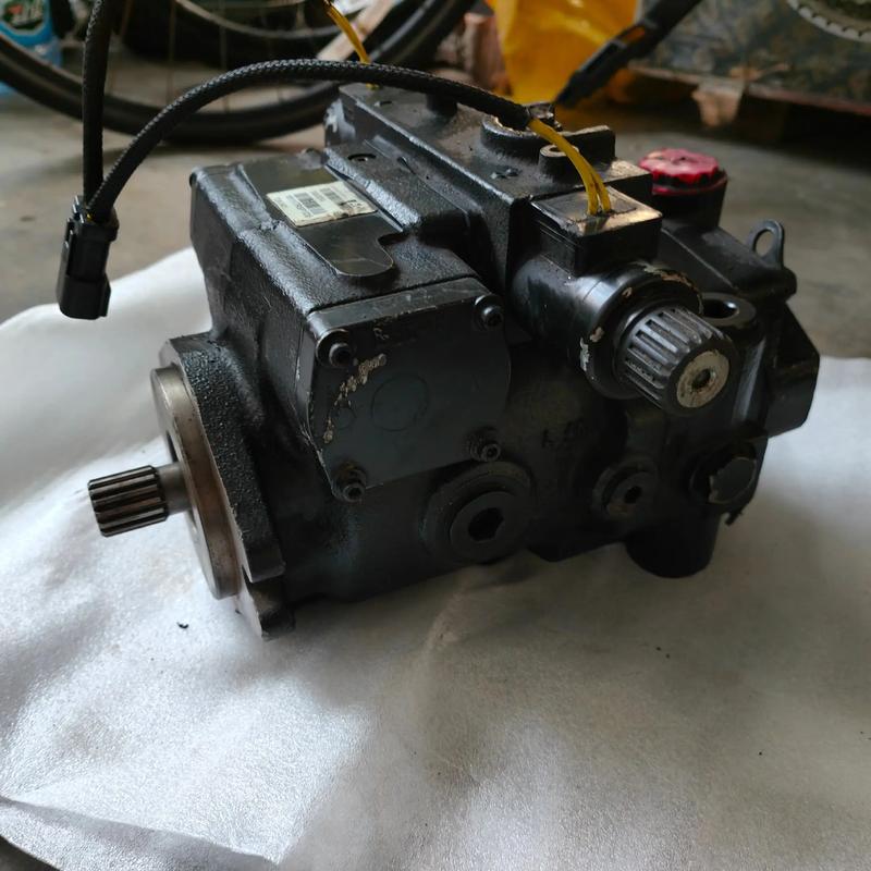 Eaton 72400 系列电控、液控与手动换向柱塞式液压泵 行走液压泵的应用与特性